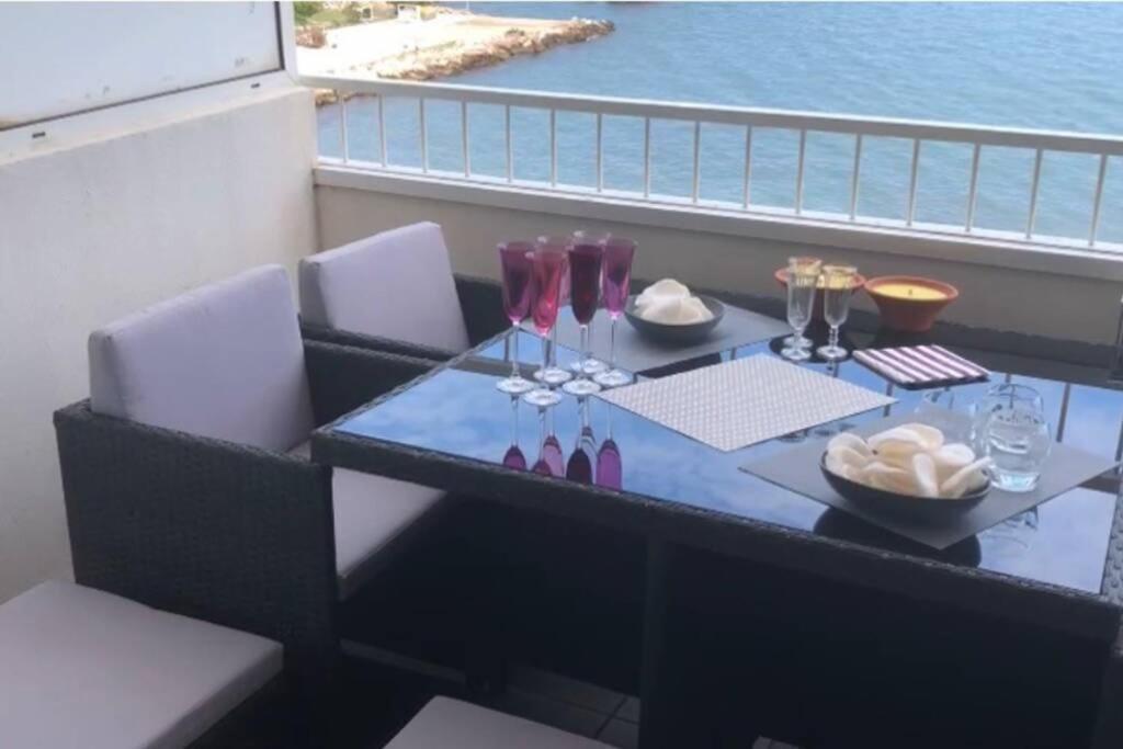 Appartement Les pieds dans l eau, vue sur les Îles d’Or à Hyères Extérieur photo